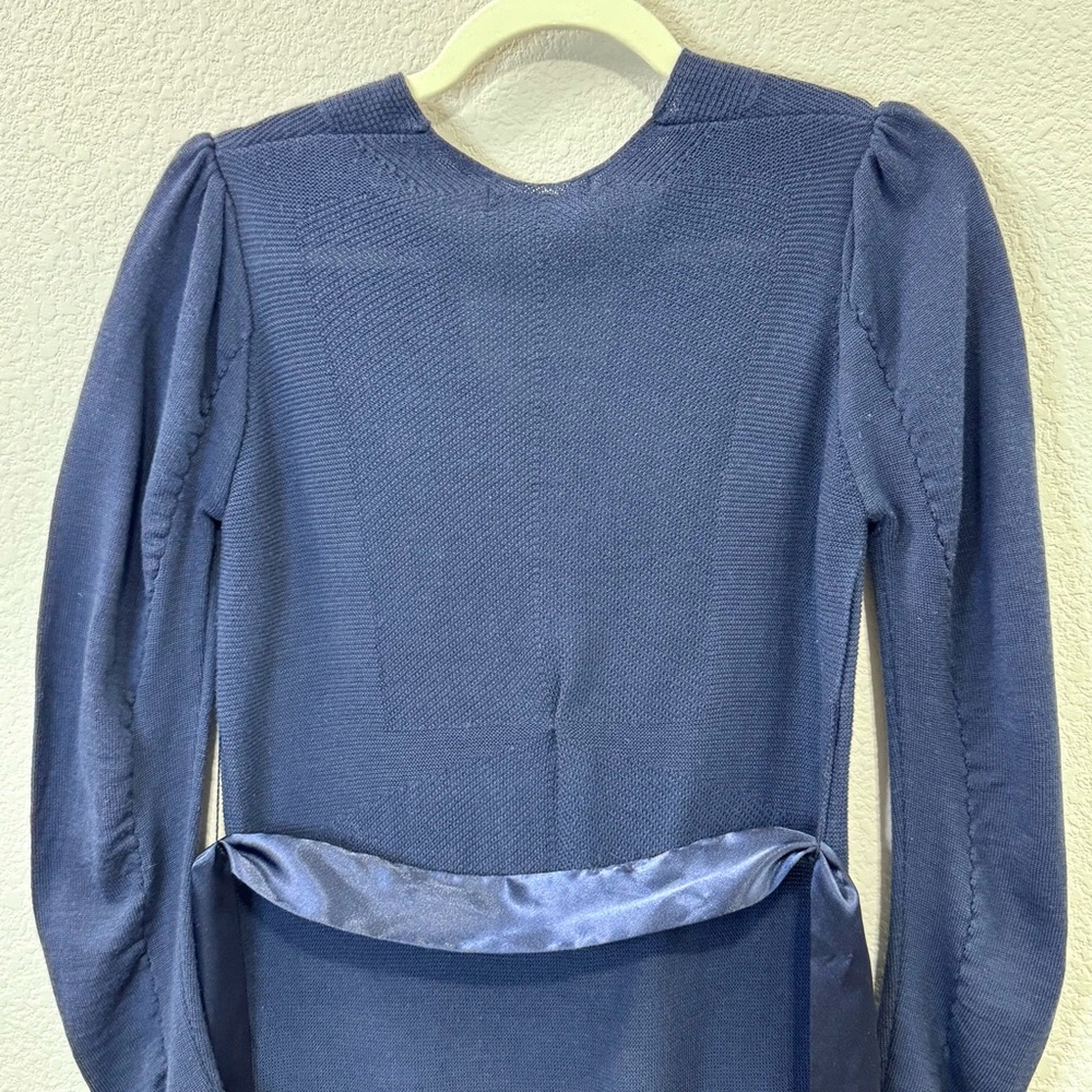 Elegant Navy Knit Cardigan with Satin Waist Tie
Made in Korea - Picture 7 of 8